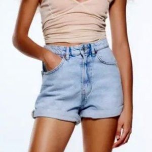 ZARA Mom Fit Denim High Waist Cuffed Shorts in Light Blue, 4 NWT